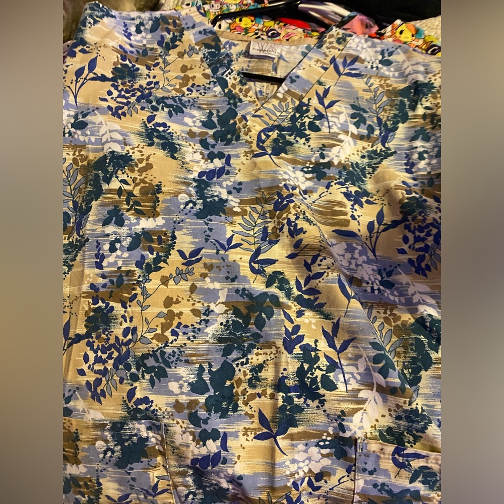 Women’s scrub top